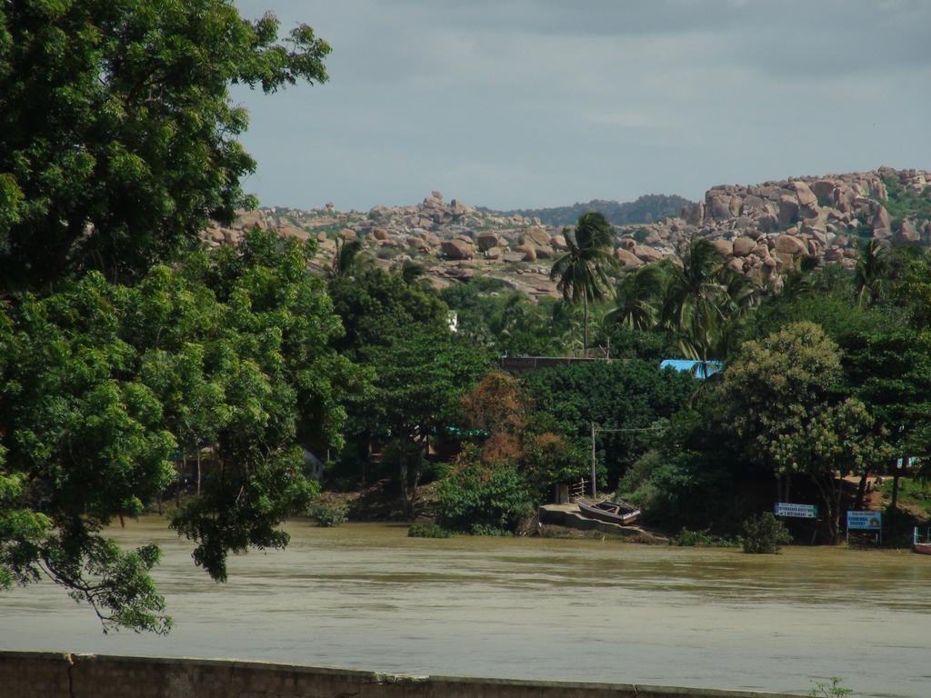 Shambhu Guest House Hampi Ngoại thất bức ảnh